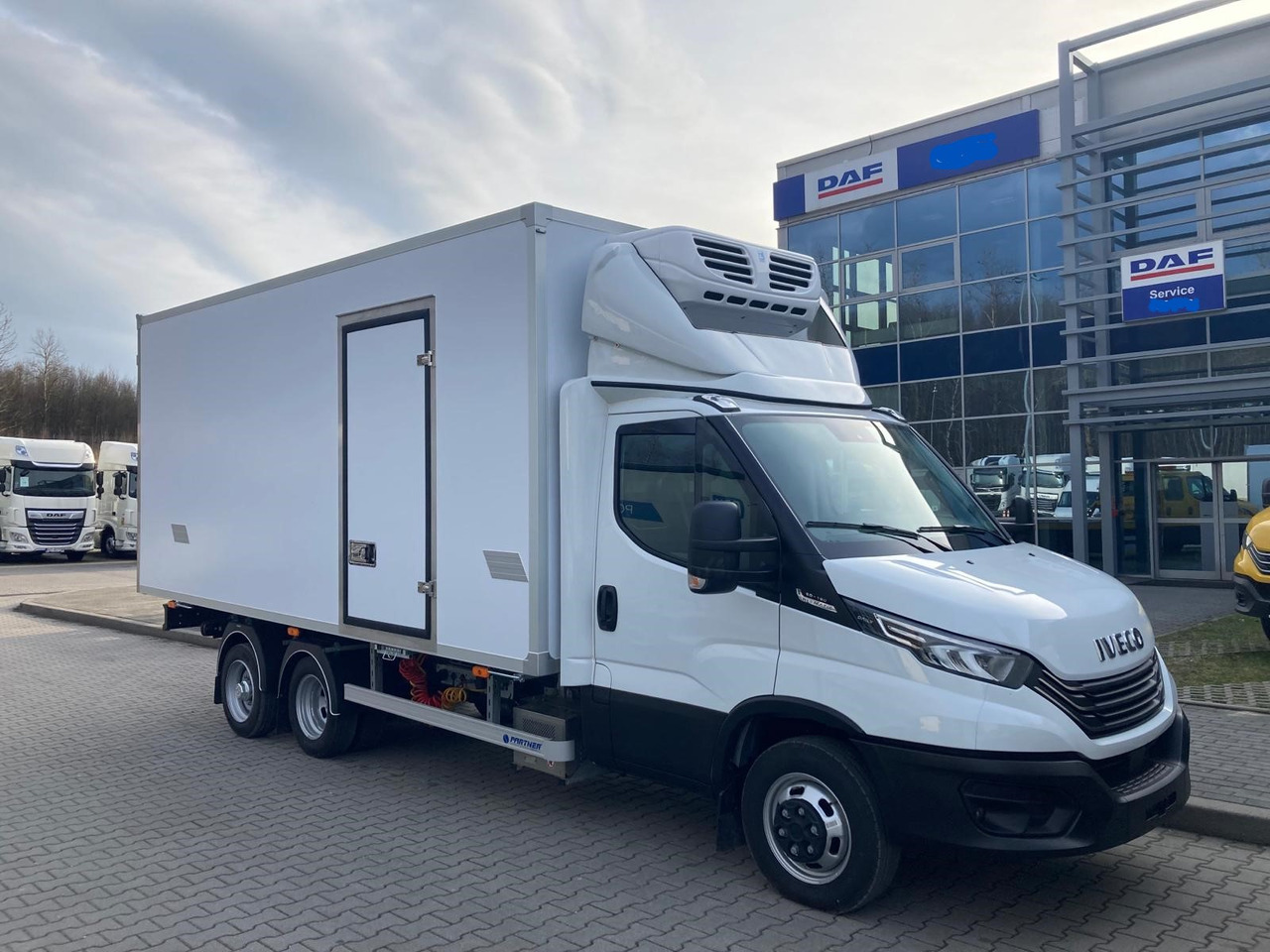IVECO Daily BE-Truck 35S18H A8 180 PS Kühlkoffer 7.000kg Gesamtgewicht - Refrigeraattori kuorma-auto: kuva IVECO Daily BE-Truck 35S18H A8 180 PS Kühlkoffer 7.000kg Gesamtgewicht - Refrigeraattori kuorma-auto IVECO Daily BE-Truck 35S18H A8 180 PS Kühlkoffer 7.000kg Gesamtgewicht - Refrigeraattori kuorma-auto: kuva IVECO Daily BE-Truck 35S18H A8 180 PS Kühlkoffer 7.000kg Gesamtgewicht - Refrigeraattori kuorma-auto