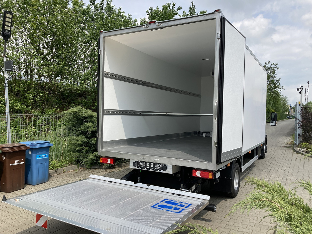 Iveco Daily 70C18 Kühlkoffer LBW BÃR - Kylmäauto: kuva Iveco Daily 70C18 Kühlkoffer LBW BÃR - Kylmäauto Iveco Daily 70C18 Kühlkoffer LBW BÃR - Kylmäauto: kuva Iveco Daily 70C18 Kühlkoffer LBW BÃR - Kylmäauto