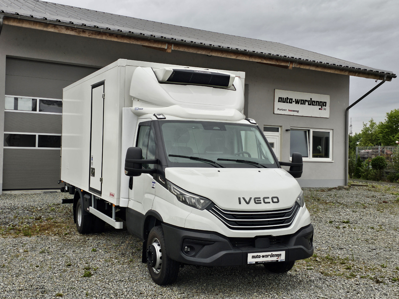 Iveco Daily 70C18 Kühlkoffer LBW BÃR - Kylmäauto: kuva Iveco Daily 70C18 Kühlkoffer LBW BÃR - Kylmäauto Iveco Daily 70C18 Kühlkoffer LBW BÃR - Kylmäauto: kuva Iveco Daily 70C18 Kühlkoffer LBW BÃR - Kylmäauto