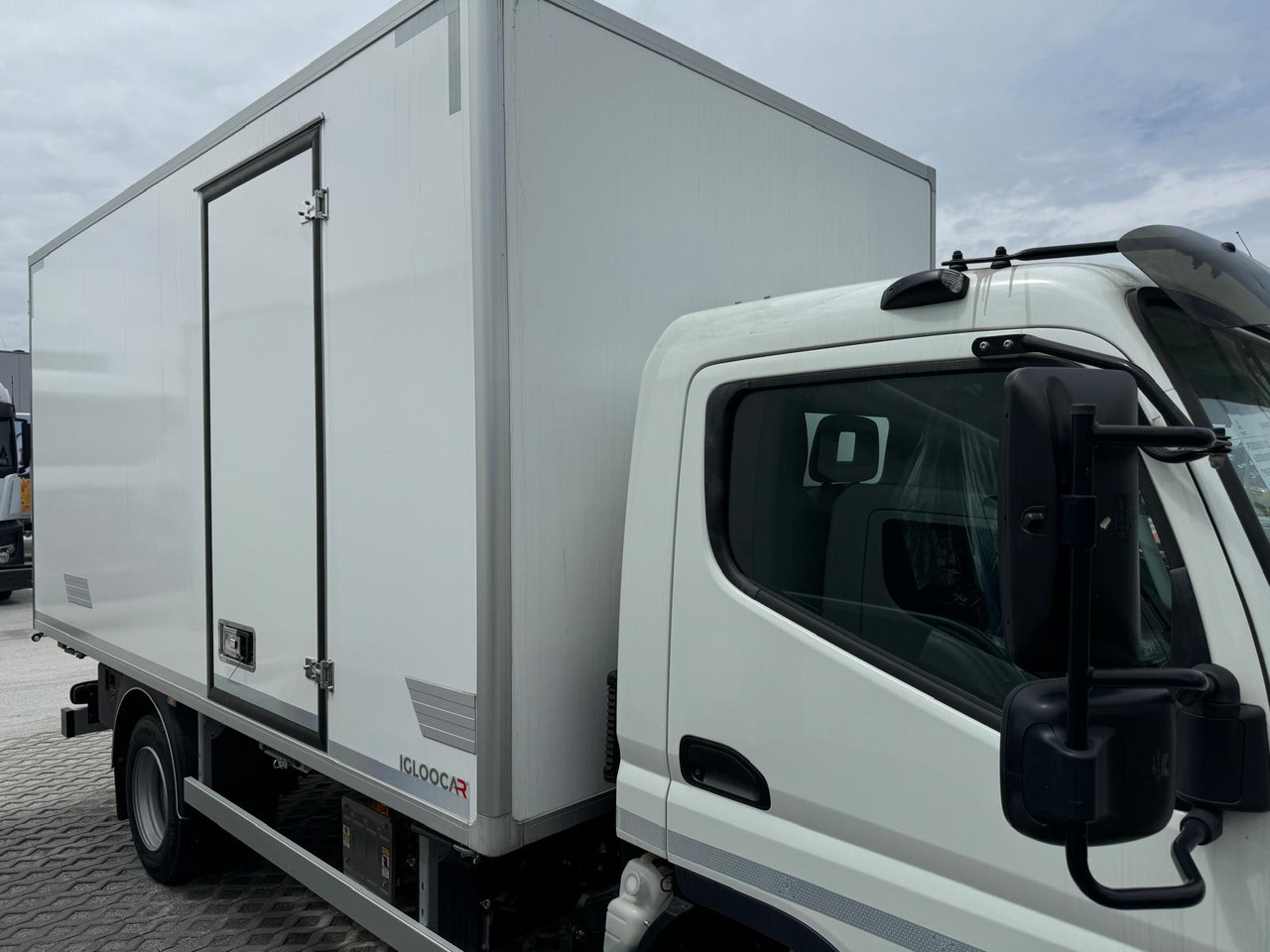 Mitsubishi Canter FUSO 70C18 Isotherm Koffer - Isoterminen kuorma-auto: kuva Mitsubishi Canter FUSO 70C18 Isotherm Koffer - Isoterminen kuorma-auto Mitsubishi Canter FUSO 70C18 Isotherm Koffer - Isoterminen kuorma-auto: kuva Mitsubishi Canter FUSO 70C18 Isotherm Koffer - Isoterminen kuorma-auto