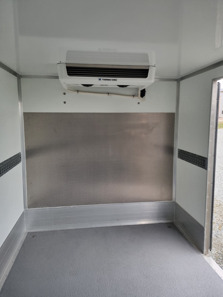 Renault Master Kühlkoffer O°/+20°C 230V Standkühlung - Kylmäauto: kuva Renault Master Kühlkoffer O°/+20°C 230V Standkühlung - Kylmäauto Renault Master Kühlkoffer O°/+20°C 230V Standkühlung - Kylmäauto: kuva Renault Master Kühlkoffer O°/+20°C 230V Standkühlung - Kylmäauto