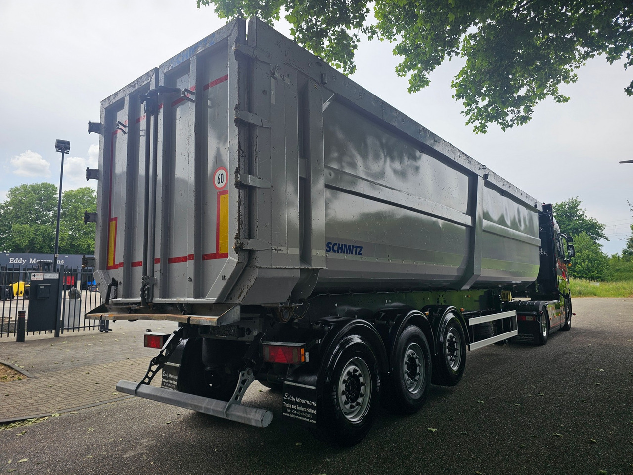 Schmitz SGF-S3 Scraptipper 55 M3 - Kippiauto puoliperävaunu: kuva Schmitz SGF-S3 Scraptipper 55 M3 - Kippiauto puoliperävaunu Schmitz SGF-S3 Scraptipper 55 M3 - Kippiauto puoliperävaunu: kuva Schmitz SGF-S3 Scraptipper 55 M3 - Kippiauto puoliperävaunu