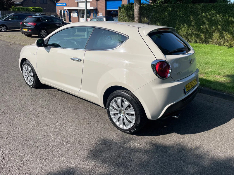 Alfa Romeo MiTo ALFA MITO Diesel ZEER MOOI - Viistoperä: kuva Alfa Romeo MiTo ALFA MITO Diesel ZEER MOOI - Viistoperä Alfa Romeo MiTo ALFA MITO Diesel ZEER MOOI - Viistoperä: kuva Alfa Romeo MiTo ALFA MITO Diesel ZEER MOOI - Viistoperä