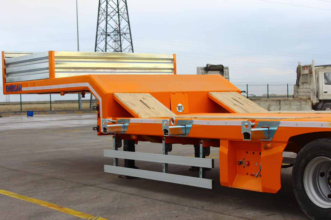 Uusi Apuvaunu puoliperävaunu EMIRSAN 4 AXLE LOWBED SEMI TRAILER: kuva Uusi Apuvaunu puoliperävaunu EMIRSAN 4 AXLE LOWBED SEMI TRAILER