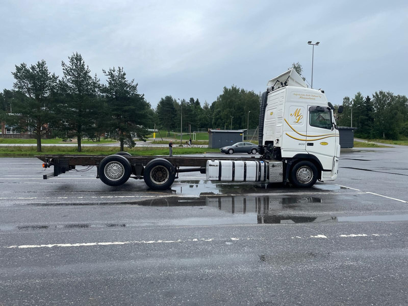 Volvo FH500 6x2 - Kuorma-auto alusta: kuva Volvo FH500 6x2 - Kuorma-auto alusta Volvo FH500 6x2 - Kuorma-auto alusta: kuva Volvo FH500 6x2 - Kuorma-auto alusta