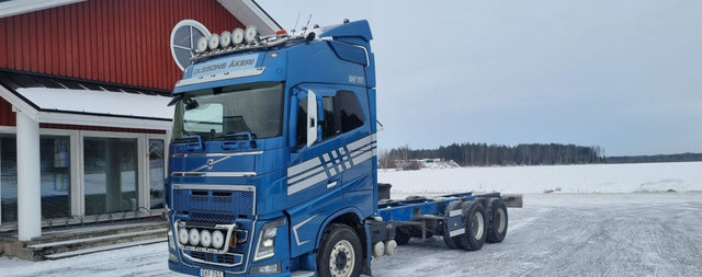 Volvo FH750 6x4 nostotelillä - Kuorma-auto alusta: kuva Volvo FH750 6x4 nostotelillä - Kuorma-auto alusta Volvo FH750 6x4 nostotelillä - Kuorma-auto alusta: kuva Volvo FH750 6x4 nostotelillä - Kuorma-auto alusta