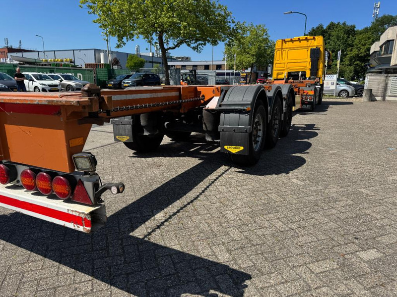 Broshuis MFCC container chassis Multi functioneel 2x 20 1x 30 1x 40 1x 45 saf assen uitschuifbaar tot 14,40 - Alusta puoliperävaunu: kuva Broshuis MFCC container chassis Multi functioneel 2x 20 1x 30 1x 40 1x 45 saf assen uitschuifbaar tot 14,40 - Alusta puoliperävaunu Broshuis MFCC container chassis Multi functioneel 2x 20 1x 30 1x 40 1x 45 saf assen uitschuifbaar tot 14,40 - Alusta puoliperävaunu: kuva Broshuis MFCC container chassis Multi functioneel 2x 20 1x 30 1x 40 1x 45 saf assen uitschuifbaar tot 14,40 - Alusta puoliperävaunu