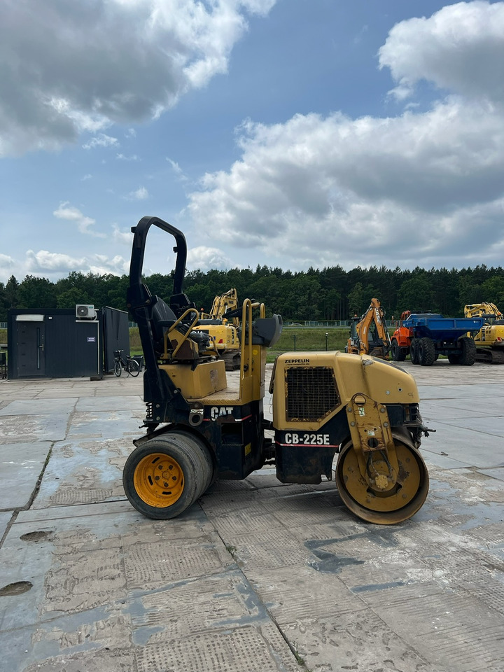 CATERPILLAR CB-225E - Jyrä: kuva CATERPILLAR CB-225E - Jyrä CATERPILLAR CB-225E - Jyrä: kuva CATERPILLAR CB-225E - Jyrä