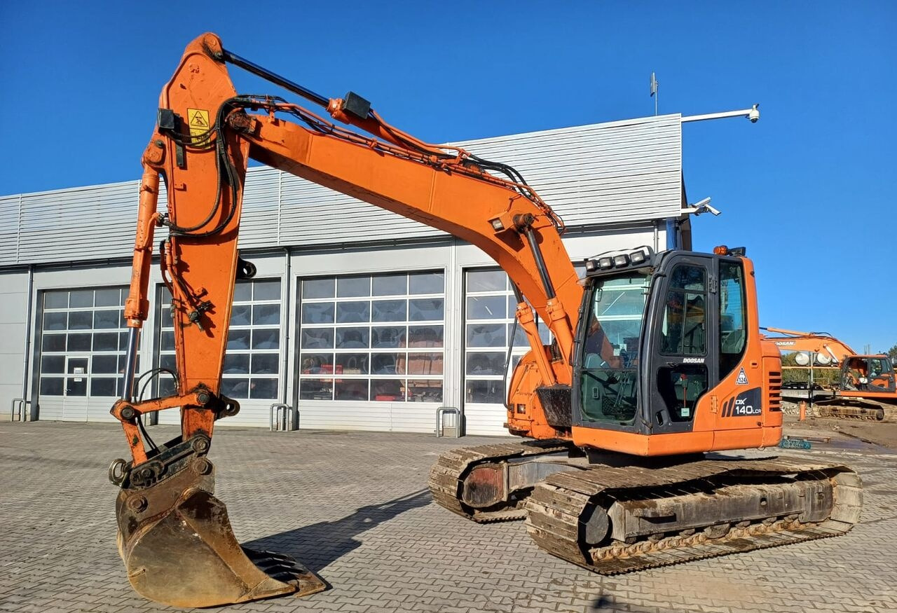 Doosan DX140LCR-3 - Telakaivukone: kuva Doosan DX140LCR-3 - Telakaivukone Doosan DX140LCR-3 - Telakaivukone: kuva Doosan DX140LCR-3 - Telakaivukone
