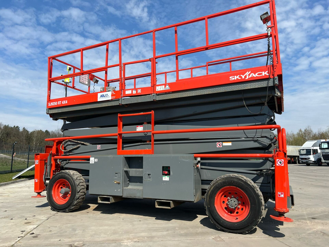 SKYJACK SJ 9250 4×4 - Saksilava: kuva SKYJACK SJ 9250 4×4 - Saksilava SKYJACK SJ 9250 4×4 - Saksilava: kuva SKYJACK SJ 9250 4×4 - Saksilava