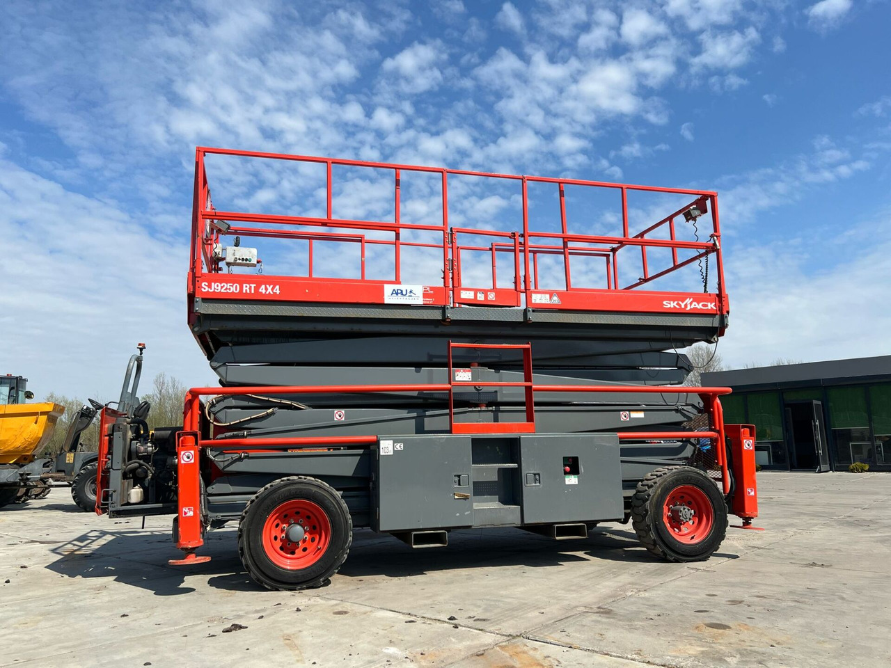 SKYJACK SJ 9250 4×4 - Saksilava: kuva SKYJACK SJ 9250 4×4 - Saksilava SKYJACK SJ 9250 4×4 - Saksilava: kuva SKYJACK SJ 9250 4×4 - Saksilava