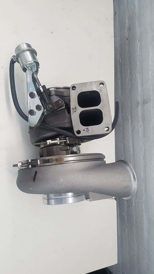 VOLVO D13K FH/FM 2013- E6 TURBOCOMPRESSOR V 21989961 - Turboahdin - Kuorma-auto: kuva VOLVO D13K FH/FM 2013- E6 TURBOCOMPRESSOR V 21989961 - Turboahdin - Kuorma-auto VOLVO D13K FH/FM 2013- E6 TURBOCOMPRESSOR V 21989961 - Turboahdin - Kuorma-auto: kuva VOLVO D13K FH/FM 2013- E6 TURBOCOMPRESSOR V 21989961 - Turboahdin - Kuorma-auto