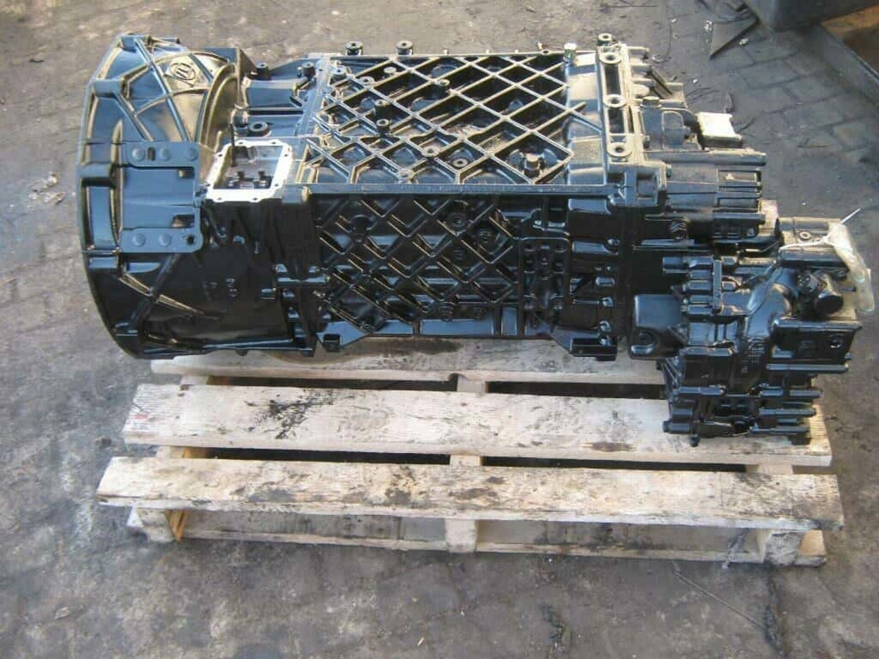 ZF16S221IT versnellingsbak met retarder 000275 used - Vaihdelaatikko - Kuorma-auto: kuva ZF16S221IT versnellingsbak met retarder 000275 used - Vaihdelaatikko - Kuorma-auto ZF16S221IT versnellingsbak met retarder 000275 used - Vaihdelaatikko - Kuorma-auto: kuva ZF16S221IT versnellingsbak met retarder 000275 used - Vaihdelaatikko - Kuorma-auto
