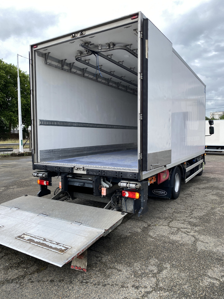 RENAULT D16 - Refrigeraattori kuorma-auto: kuva RENAULT D16 - Refrigeraattori kuorma-auto RENAULT D16 - Refrigeraattori kuorma-auto: kuva RENAULT D16 - Refrigeraattori kuorma-auto