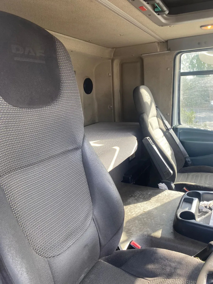 2012 DAF CF 65.250 4×2 Curtainsider - Pressukapelli kuorma-auto: kuva 2012 DAF CF 65.250 4×2 Curtainsider - Pressukapelli kuorma-auto 2012 DAF CF 65.250 4×2 Curtainsider - Pressukapelli kuorma-auto: kuva 2012 DAF CF 65.250 4×2 Curtainsider - Pressukapelli kuorma-auto