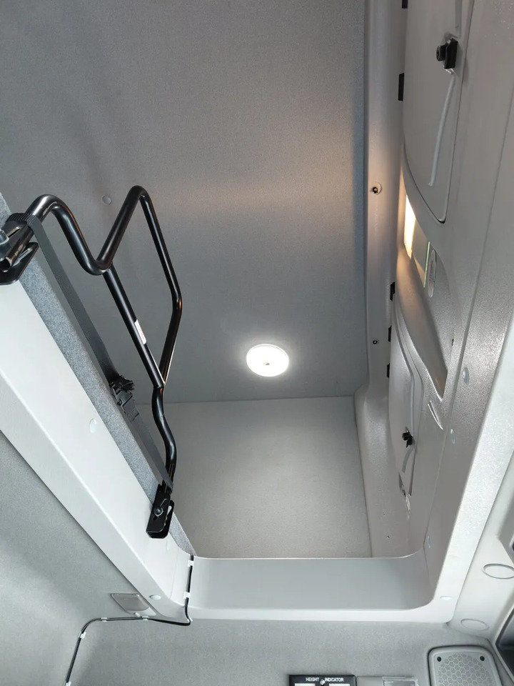 2017 Renault D12 4×2 Double Sleeper Curtainsider - Pressukapelli kuorma-auto: kuva 2017 Renault D12 4×2 Double Sleeper Curtainsider - Pressukapelli kuorma-auto 2017 Renault D12 4×2 Double Sleeper Curtainsider - Pressukapelli kuorma-auto: kuva 2017 Renault D12 4×2 Double Sleeper Curtainsider - Pressukapelli kuorma-auto