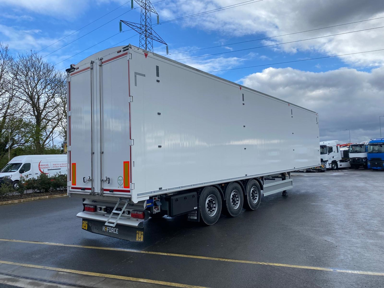 New Kraker Moving Floor Trailer - Moving floor puoliperävaunu: kuva New Kraker Moving Floor Trailer - Moving floor puoliperävaunu New Kraker Moving Floor Trailer - Moving floor puoliperävaunu: kuva New Kraker Moving Floor Trailer - Moving floor puoliperävaunu