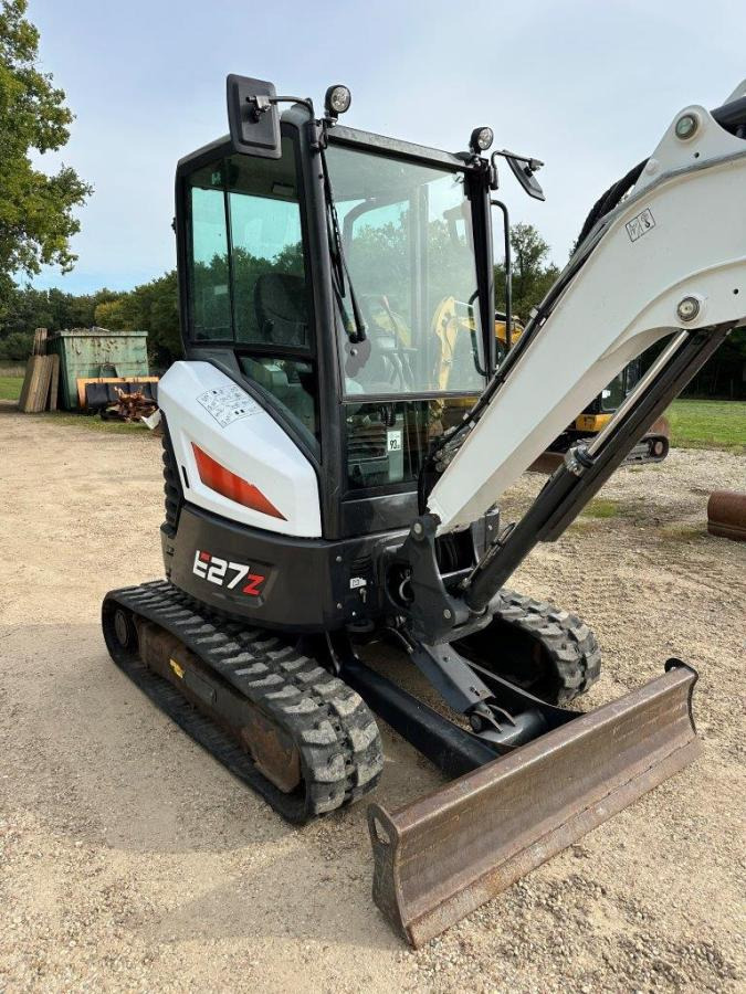 Bobcat E27Z - Minikuormaaja: kuva Bobcat E27Z - Minikuormaaja Bobcat E27Z - Minikuormaaja: kuva Bobcat E27Z - Minikuormaaja