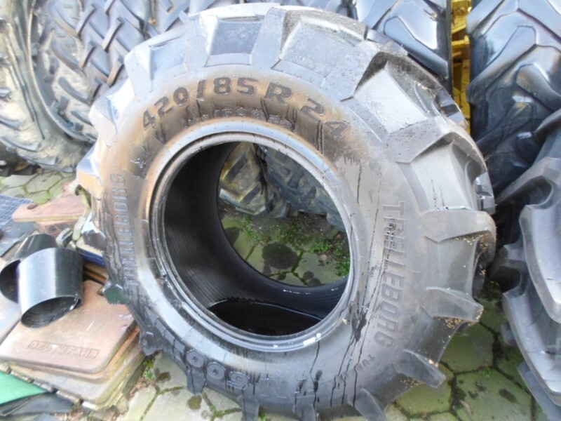 Banden Trelleborg banden 420/85R24 / 16.9R24 TM 700 - Rengas - Maatalouskoneet: kuva Banden Trelleborg banden 420/85R24 / 16.9R24 TM 700 - Rengas - Maatalouskoneet Banden Trelleborg banden 420/85R24 / 16.9R24 TM 700 - Rengas - Maatalouskoneet: kuva Banden Trelleborg banden 420/85R24 / 16.9R24 TM 700 - Rengas - Maatalouskoneet