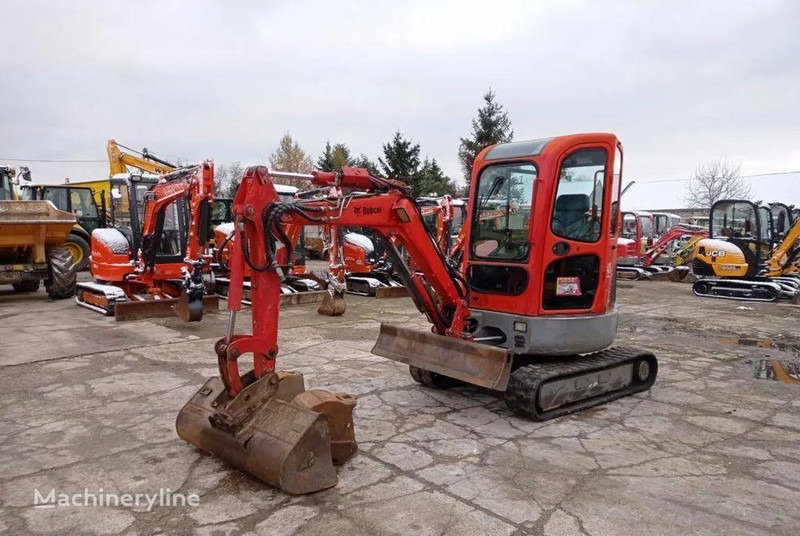 Bobcat 425 EG mini excavator - Minikuormaaja: kuva Bobcat 425 EG mini excavator - Minikuormaaja Bobcat 425 EG mini excavator - Minikuormaaja: kuva Bobcat 425 EG mini excavator - Minikuormaaja
