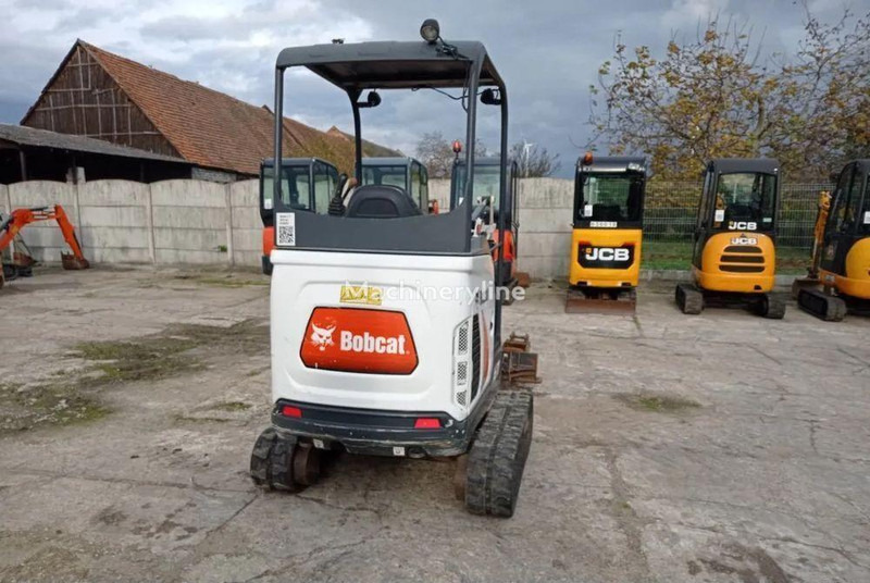 Bobcat E17 mini excavator - Minikuormaaja: kuva Bobcat E17 mini excavator - Minikuormaaja Bobcat E17 mini excavator - Minikuormaaja: kuva Bobcat E17 mini excavator - Minikuormaaja