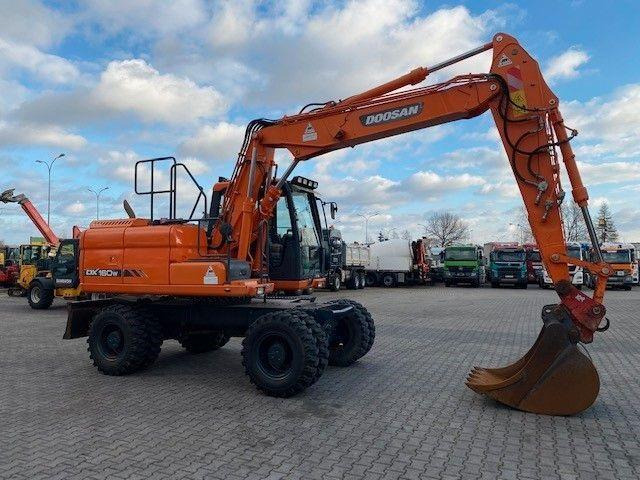 Doosan DX 160 W-3 - Pyöräalustainen kaivinkone: kuva Doosan DX 160 W-3 - Pyöräalustainen kaivinkone Doosan DX 160 W-3 - Pyöräalustainen kaivinkone: kuva Doosan DX 160 W-3 - Pyöräalustainen kaivinkone