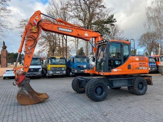 Doosan DX 160 W-3 - Pyöräalustainen kaivinkone: kuva Doosan DX 160 W-3 - Pyöräalustainen kaivinkone Doosan DX 160 W-3 - Pyöräalustainen kaivinkone: kuva Doosan DX 160 W-3 - Pyöräalustainen kaivinkone
