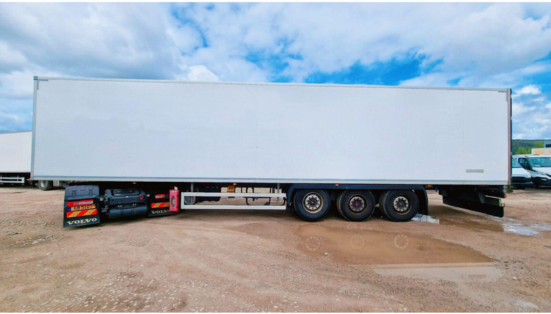 Fruehauf FST 4 FC - Refrigeraattori puoliperävaunu: kuva Fruehauf FST 4 FC - Refrigeraattori puoliperävaunu Fruehauf FST 4 FC - Refrigeraattori puoliperävaunu: kuva Fruehauf FST 4 FC - Refrigeraattori puoliperävaunu