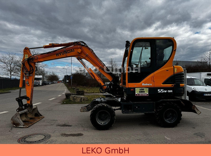 Hyundai Robex 55W-9A Mit Drei Löffeln - Pyöräalustainen kaivinkone: kuva Hyundai Robex 55W-9A Mit Drei Löffeln - Pyöräalustainen kaivinkone Hyundai Robex 55W-9A Mit Drei Löffeln - Pyöräalustainen kaivinkone: kuva Hyundai Robex 55W-9A Mit Drei Löffeln - Pyöräalustainen kaivinkone
