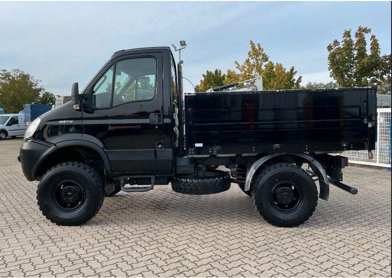 Iveco 35S17 W 4x4 Flatbed - Avolava pakettiauto: kuva Iveco 35S17 W 4x4 Flatbed - Avolava pakettiauto Iveco 35S17 W 4x4 Flatbed - Avolava pakettiauto: kuva Iveco 35S17 W 4x4 Flatbed - Avolava pakettiauto