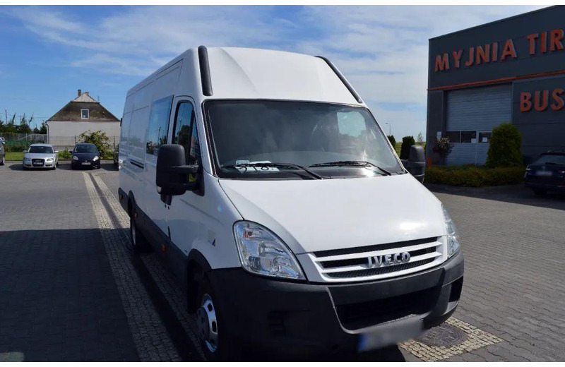 Iveco Daily 35C15 Furgon L4H3 Brygadówka 6-seater Doka Doubel Cabin - Minibussi, Pikkubussi: kuva Iveco Daily 35C15 Furgon L4H3 Brygadówka 6-seater Doka Doubel Cabin - Minibussi, Pikkubussi Iveco Daily 35C15 Furgon L4H3 Brygadówka 6-seater Doka Doubel Cabin - Minibussi, Pikkubussi: kuva Iveco Daily 35C15 Furgon L4H3 Brygadówka 6-seater Doka Doubel Cabin - Minibussi, Pikkubussi