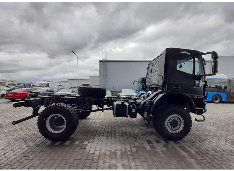 Iveco EuroCargo 4x4 ML150E28WS Chassis - Kuorma-auto alusta: kuva Iveco EuroCargo 4x4 ML150E28WS Chassis - Kuorma-auto alusta Iveco EuroCargo 4x4 ML150E28WS Chassis - Kuorma-auto alusta: kuva Iveco EuroCargo 4x4 ML150E28WS Chassis - Kuorma-auto alusta
