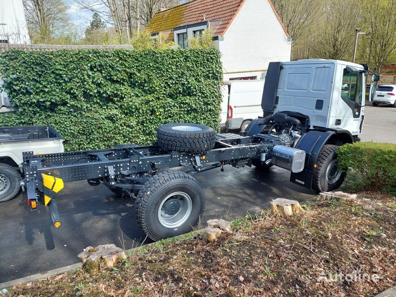 Iveco ML 150E24WS 4x4 - Kuorma-auto alusta: kuva Iveco ML 150E24WS 4x4 - Kuorma-auto alusta Iveco ML 150E24WS 4x4 - Kuorma-auto alusta: kuva Iveco ML 150E24WS 4x4 - Kuorma-auto alusta