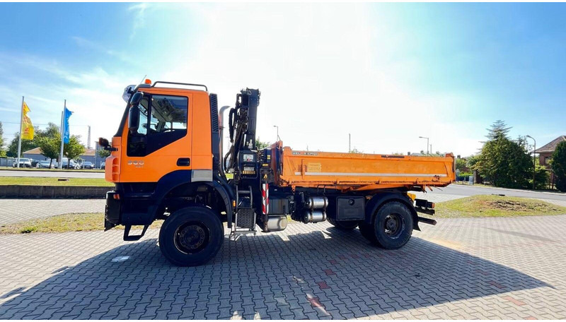 Iveco Trakker 360 EEV - 3 way tipper + crane - Kippiauto kuorma-auto, Nosturiauto: kuva Iveco Trakker 360 EEV - 3 way tipper + crane - Kippiauto kuorma-auto, Nosturiauto Iveco Trakker 360 EEV - 3 way tipper + crane - Kippiauto kuorma-auto, Nosturiauto: kuva Iveco Trakker 360 EEV - 3 way tipper + crane - Kippiauto kuorma-auto, Nosturiauto