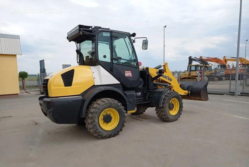 Komatsu WA 90-6 wheel loader - Pyöräkuormaaja: kuva Komatsu WA 90-6 wheel loader - Pyöräkuormaaja Komatsu WA 90-6 wheel loader - Pyöräkuormaaja: kuva Komatsu WA 90-6 wheel loader - Pyöräkuormaaja