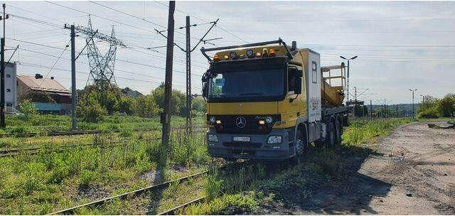 Mercedes-Benz 3344 SRT SCHÖRLING Road Rail Railway Zweiweg - Kuorma-auto, Nosturiauto: kuva Mercedes-Benz 3344 SRT SCHÖRLING Road Rail Railway Zweiweg - Kuorma-auto, Nosturiauto Mercedes-Benz 3344 SRT SCHÖRLING Road Rail Railway Zweiweg - Kuorma-auto, Nosturiauto: kuva Mercedes-Benz 3344 SRT SCHÖRLING Road Rail Railway Zweiweg - Kuorma-auto, Nosturiauto