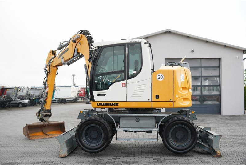 Liebherr 910 COMPACT LITRONIC  / KOPARKA KOŁOWA / KLIMATYZACJA / KAMERA - Pyöräalustainen kaivinkone: kuva Liebherr 910 COMPACT LITRONIC  / KOPARKA KOŁOWA / KLIMATYZACJA / KAMERA - Pyöräalustainen kaivinkone Liebherr 910 COMPACT LITRONIC  / KOPARKA KOŁOWA / KLIMATYZACJA / KAMERA - Pyöräalustainen kaivinkone: kuva Liebherr 910 COMPACT LITRONIC  / KOPARKA KOŁOWA / KLIMATYZACJA / KAMERA - Pyöräalustainen kaivinkone