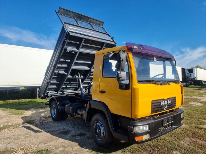 MAN LE 8.180 Meiller Kipper Three-Sided Tipper - 3 old. billencs - T - Kippiauto kuorma-auto: kuva MAN LE 8.180 Meiller Kipper Three-Sided Tipper - 3 old. billencs - T - Kippiauto kuorma-auto MAN LE 8.180 Meiller Kipper Three-Sided Tipper - 3 old. billencs - T - Kippiauto kuorma-auto: kuva MAN LE 8.180 Meiller Kipper Three-Sided Tipper - 3 old. billencs - T - Kippiauto kuorma-auto