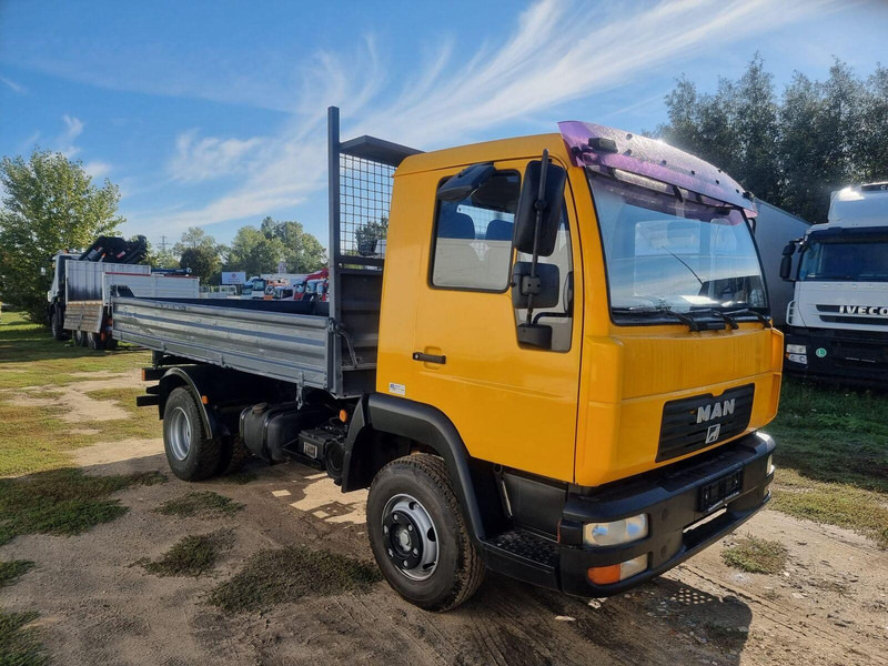 MAN LE 8.180 Meiller Kipper Three-Sided Tipper - 3 old. billencs - T - Kippiauto kuorma-auto: kuva MAN LE 8.180 Meiller Kipper Three-Sided Tipper - 3 old. billencs - T - Kippiauto kuorma-auto MAN LE 8.180 Meiller Kipper Three-Sided Tipper - 3 old. billencs - T - Kippiauto kuorma-auto: kuva MAN LE 8.180 Meiller Kipper Three-Sided Tipper - 3 old. billencs - T - Kippiauto kuorma-auto