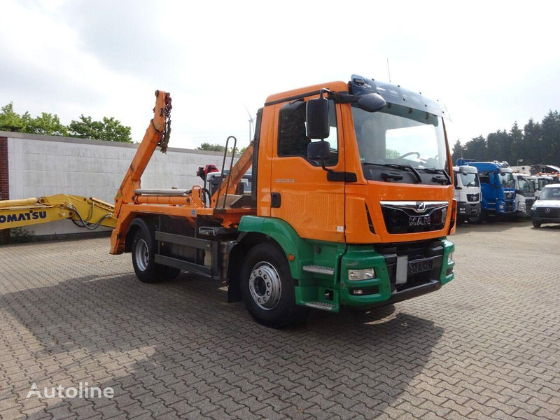 MAN TGM 18.340 Skip loader - Nostovarsi-vaihtolavakuorma kuorma-auto: kuva MAN TGM 18.340 Skip loader - Nostovarsi-vaihtolavakuorma kuorma-auto MAN TGM 18.340 Skip loader - Nostovarsi-vaihtolavakuorma kuorma-auto: kuva MAN TGM 18.340 Skip loader - Nostovarsi-vaihtolavakuorma kuorma-auto
