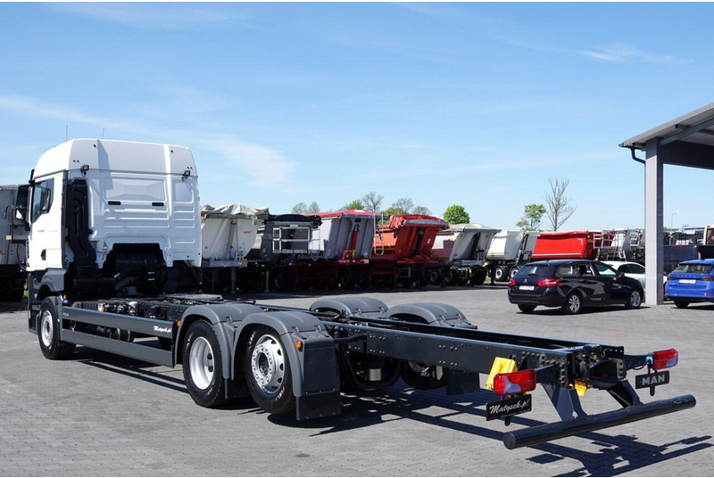 MAN TGX 26.520 / 6x2 / RAMA DŁ. 9,1M / OŚ PODNOSZONA / SKRĘTNA / DO - Kuorma-auto alusta: kuva MAN TGX 26.520 / 6x2 / RAMA DŁ. 9,1M / OŚ PODNOSZONA / SKRĘTNA / DO - Kuorma-auto alusta MAN TGX 26.520 / 6x2 / RAMA DŁ. 9,1M / OŚ PODNOSZONA / SKRĘTNA / DO - Kuorma-auto alusta: kuva MAN TGX 26.520 / 6x2 / RAMA DŁ. 9,1M / OŚ PODNOSZONA / SKRĘTNA / DO - Kuorma-auto alusta