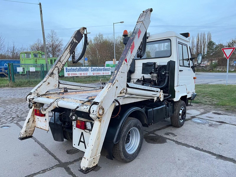 MULTICAR M26 Profi Line - Skip loader truck - Nostovarsi-vaihtolavakuorma kuorma-auto: kuva MULTICAR M26 Profi Line - Skip loader truck - Nostovarsi-vaihtolavakuorma kuorma-auto MULTICAR M26 Profi Line - Skip loader truck - Nostovarsi-vaihtolavakuorma kuorma-auto: kuva MULTICAR M26 Profi Line - Skip loader truck - Nostovarsi-vaihtolavakuorma kuorma-auto