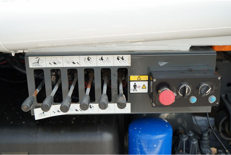 Nostovarsi-vaihtolavakuorma kuorma-auto Mercedes-Benz ACTROS  1836 / 4X2 / BRAMOWIEC / PALFINGER M12T / EURO 6 / SPROW: kuva Nostovarsi-vaihtolavakuorma kuorma-auto Mercedes-Benz ACTROS  1836 / 4X2 / BRAMOWIEC / PALFINGER M12T / EURO 6 / SPROW