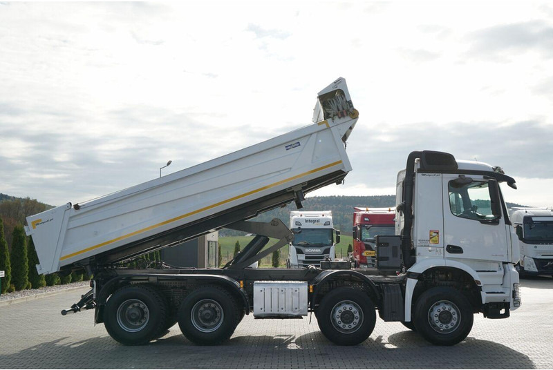 Mercedes-Benz AROCS 3243 / 8x4 / WYWROTKA DWUSTRONNA / HYDROBURTA / BORDMATIC - Kippiauto kuorma-auto: kuva Mercedes-Benz AROCS 3243 / 8x4 / WYWROTKA DWUSTRONNA / HYDROBURTA / BORDMATIC - Kippiauto kuorma-auto Mercedes-Benz AROCS 3243 / 8x4 / WYWROTKA DWUSTRONNA / HYDROBURTA / BORDMATIC - Kippiauto kuorma-auto: kuva Mercedes-Benz AROCS 3243 / 8x4 / WYWROTKA DWUSTRONNA / HYDROBURTA / BORDMATIC - Kippiauto kuorma-auto