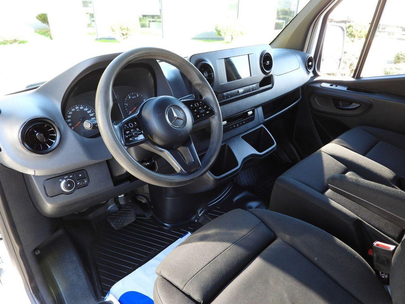 Mercedes-Benz SPRINTER 316 - Minibussi, Pikkubussi: kuva Mercedes-Benz SPRINTER 316 - Minibussi, Pikkubussi Mercedes-Benz SPRINTER 316 - Minibussi, Pikkubussi: kuva Mercedes-Benz SPRINTER 316 - Minibussi, Pikkubussi