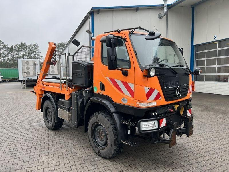 Mercedes-Benz Unimog U 20 4x4 Skip loader - Nostovarsi-vaihtolavakuorma kuorma-auto: kuva Mercedes-Benz Unimog U 20 4x4 Skip loader - Nostovarsi-vaihtolavakuorma kuorma-auto Mercedes-Benz Unimog U 20 4x4 Skip loader - Nostovarsi-vaihtolavakuorma kuorma-auto: kuva Mercedes-Benz Unimog U 20 4x4 Skip loader - Nostovarsi-vaihtolavakuorma kuorma-auto