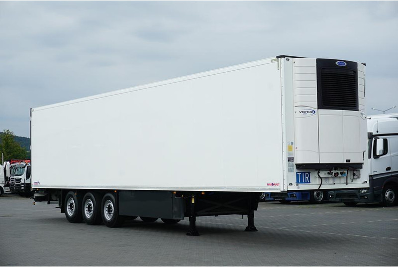 Schmitz Cargobull CHŁODNIA / CARRIER VECTOR 1350 - Refrigeraattori puoliperävaunu: kuva Schmitz Cargobull CHŁODNIA / CARRIER VECTOR 1350 - Refrigeraattori puoliperävaunu Schmitz Cargobull CHŁODNIA / CARRIER VECTOR 1350 - Refrigeraattori puoliperävaunu: kuva Schmitz Cargobull CHŁODNIA / CARRIER VECTOR 1350 - Refrigeraattori puoliperävaunu