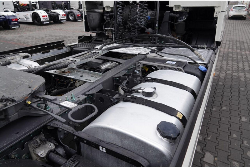 Vetopöytäauto Volvo FH 500 / NISKA KABINA / HYDRAULIKA / 137.000 KM / OPONY 100% / P: kuva Vetopöytäauto Volvo FH 500 / NISKA KABINA / HYDRAULIKA / 137.000 KM / OPONY 100% / P Vetopöytäauto Volvo FH 500 / NISKA KABINA / HYDRAULIKA / 137.000 KM / OPONY 100% / P: kuva Vetopöytäauto Volvo FH 500 / NISKA KABINA / HYDRAULIKA / 137.000 KM / OPONY 100% / P