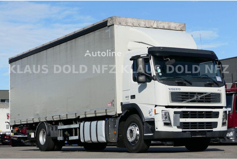 Volvo FM 300 - Curtian side truck - Pressukapelli kuorma-auto: kuva Volvo FM 300 - Curtian side truck - Pressukapelli kuorma-auto Volvo FM 300 - Curtian side truck - Pressukapelli kuorma-auto: kuva Volvo FM 300 - Curtian side truck - Pressukapelli kuorma-auto
