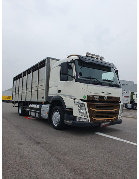Volvo FM 500 Viehtransporter ( Rind / beef ) - Eläinten kuljetus kuorma-auto: kuva Volvo FM 500 Viehtransporter ( Rind / beef ) - Eläinten kuljetus kuorma-auto Volvo FM 500 Viehtransporter ( Rind / beef ) - Eläinten kuljetus kuorma-auto: kuva Volvo FM 500 Viehtransporter ( Rind / beef ) - Eläinten kuljetus kuorma-auto